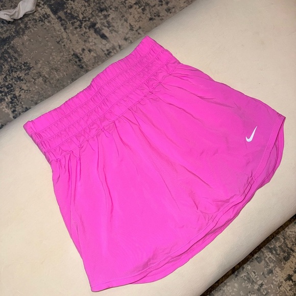 Nike Women's high waisted Pink Tennis/Golf /Skirt - Picture 7 of 7